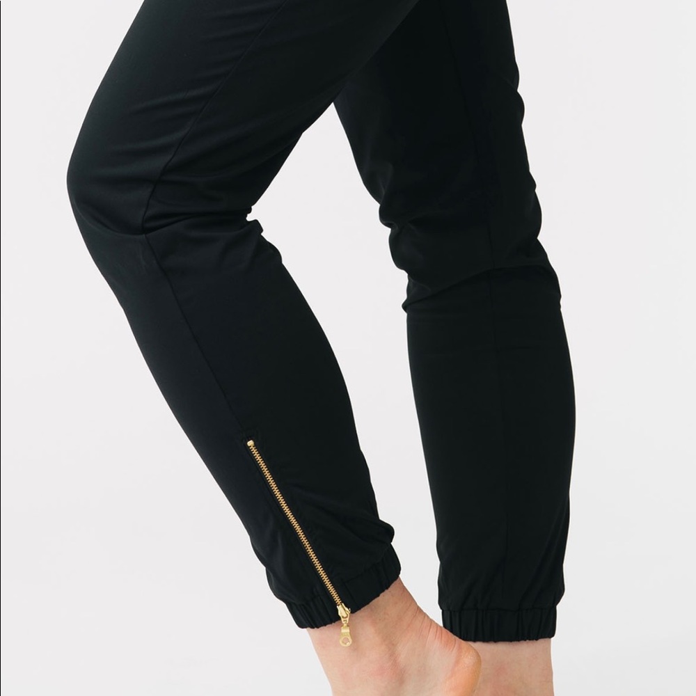 Zyia Black Peak Zip Jogger